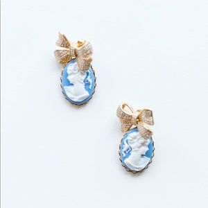 Nicola Bathie Mini Cameo earrings